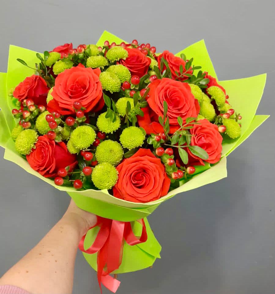 Букет цветов из: Хризантемы и Розы в Совхозный