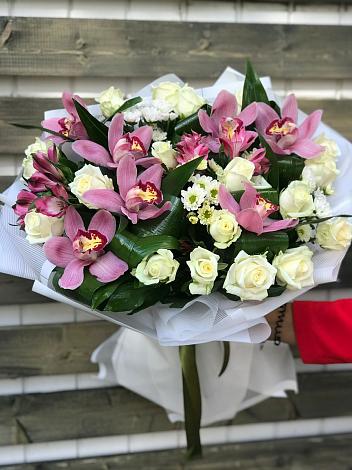 Букет цветов из: Розы и Хризантемы в Совхозный
