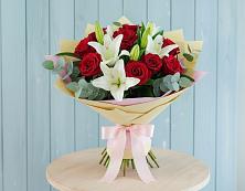 Букет цветов из:  Лилии и Розы в Совхозный