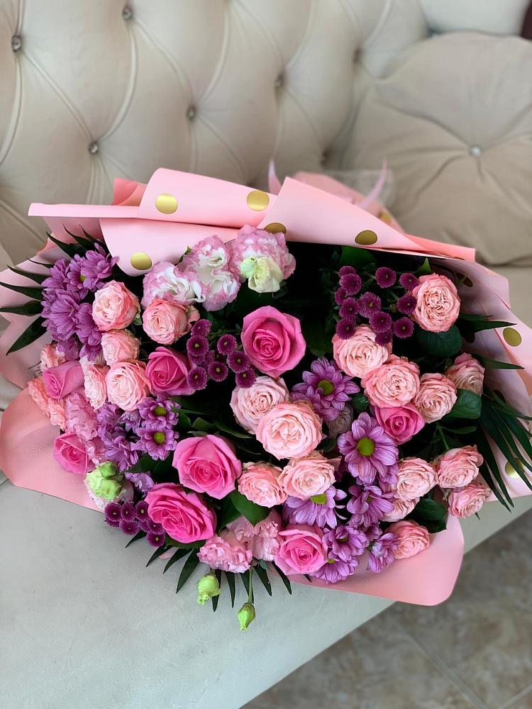 Букет цветов из: Хризантемы, Розы и Лизиантусы в Совхозный