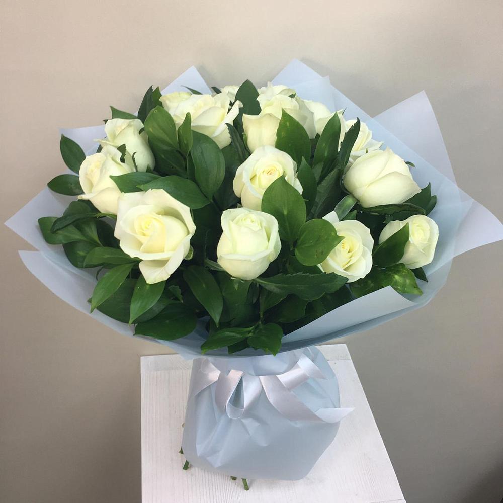 Букет 15 Белых роз Проуд в Совхозный