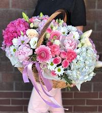 Композиция солнечный день в Совхозный Цветочная композиция из Розы, Хризантемы, Пионы и Лизиантусы в корзине в Совхозный