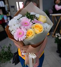 Букет цветов из:  Герберы, Розы и Хризантемы в Совхозный