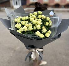 Букет Белые кустовые розы Солинеро в Совхозный