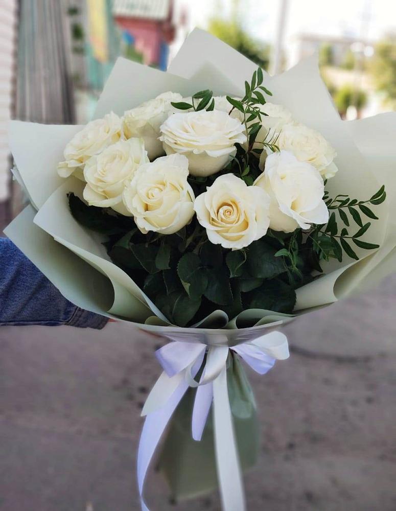 Букет Белые розы Проуд в Совхозный