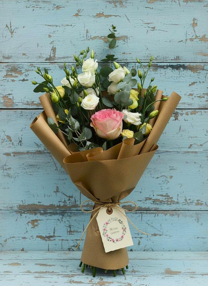 Букет цветов из: Розы и Лизиантусы в Совхозный