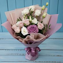 Букет цветов из:  Розы и Лизиантусы в Совхозный