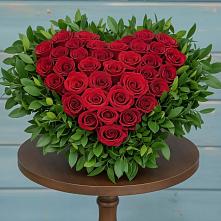 Цветочная композиция из Розы в виде сердца в Совхозный