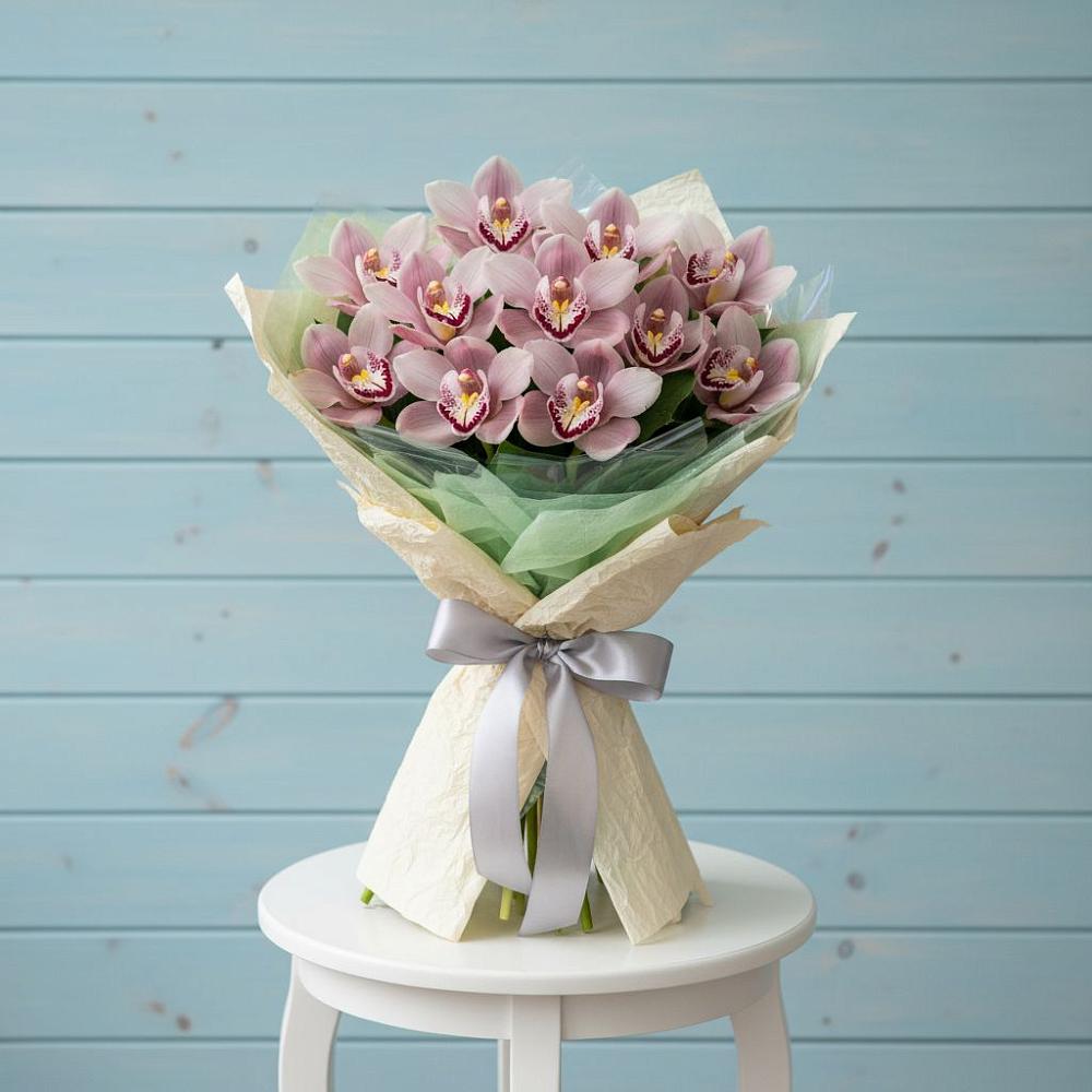 Букет цветов из: Орхидеи и Розы в Совхозный