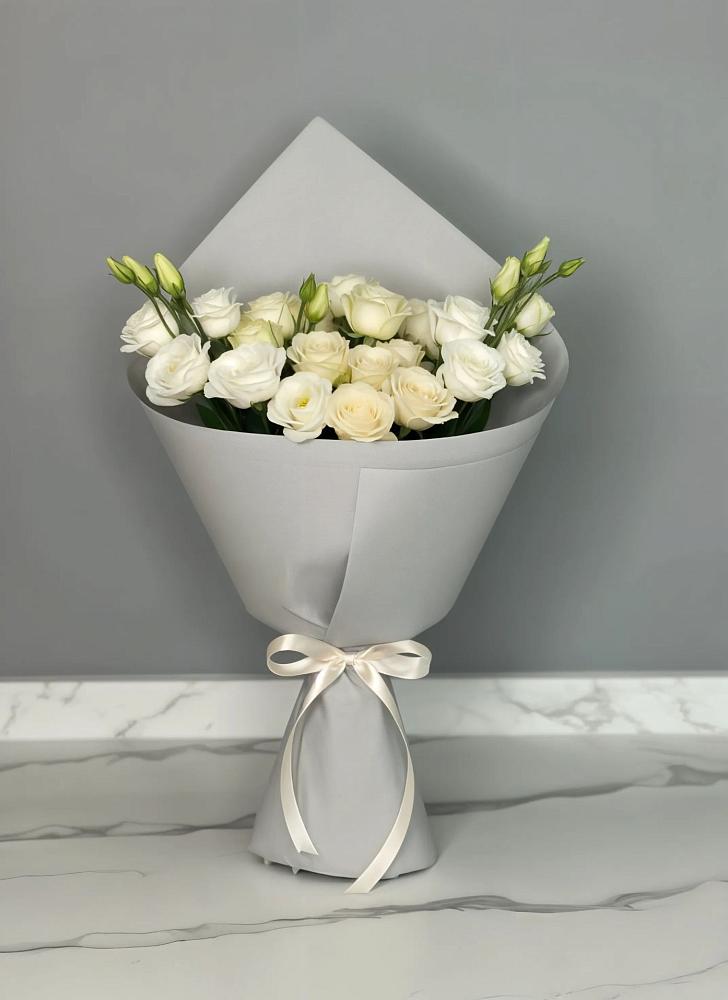 Букет цветов из: Розы и Лизиантусы в Совхозный