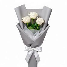 Букет 3 белые розы в Совхозный