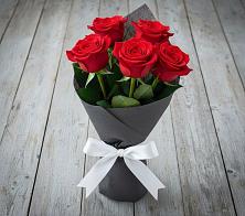 Букет 5 Красных роз Эдлесс Лав в Совхозный