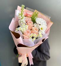 Букет цветов из:  Хризантемы и Розы в Совхозный