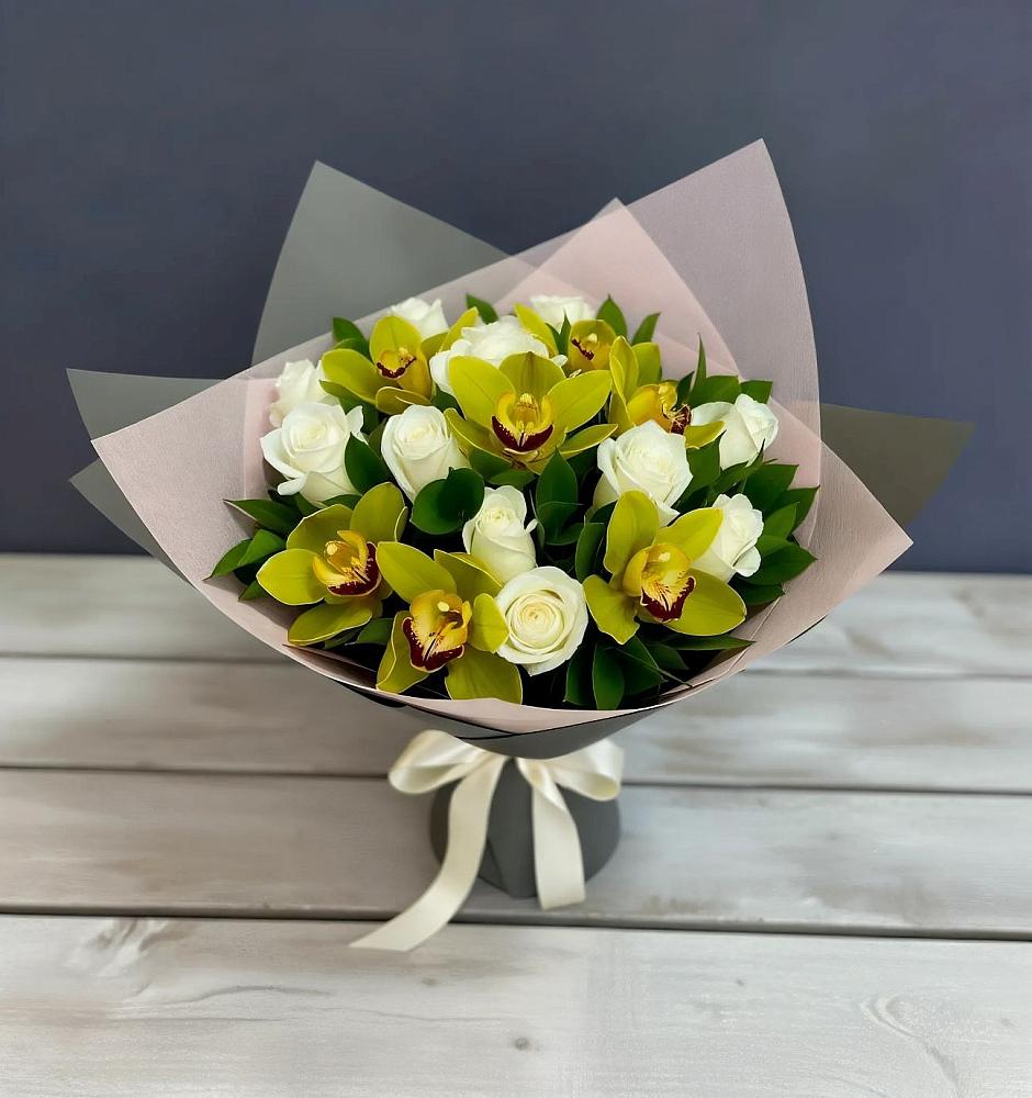 Букет цветов из: Орхидеи и Розы в Совхозный