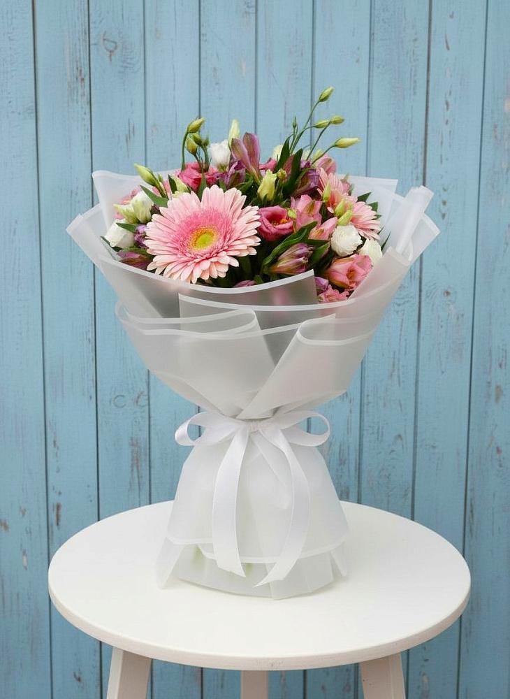 Букет цветов из: Герберы, Альстромерии и Лизиантусы в Совхозный