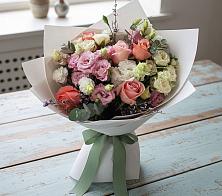 Букет цветов из:  Розы, Лизиантусы и Гвоздики в Совхозный