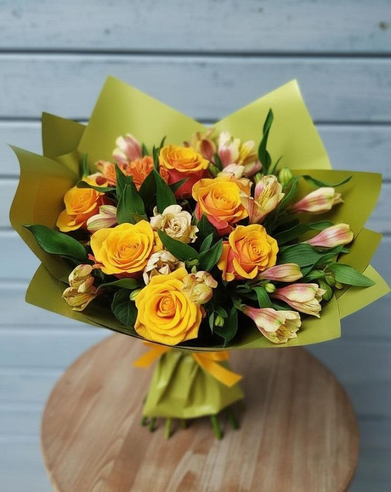 Букет цветов из: Альстромерии и Розы в Совхозный