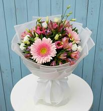 Букет цветов из:  Герберы, Альстромерии и Лизиантусы #REPLACE_PRED# Совхозный