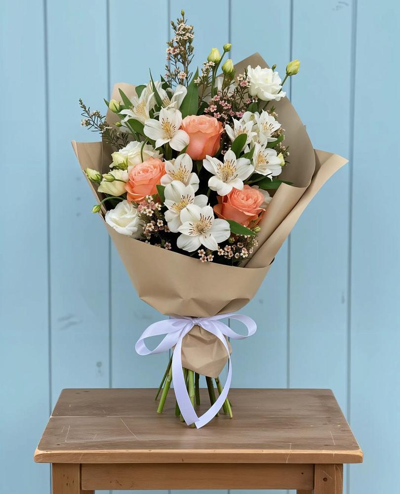 Букет цветов из: Альстромерии, Лизиантусы, Розы и Хризантемы в Совхозный