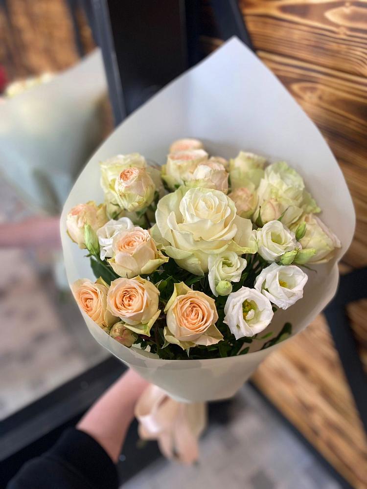 Букет цветов из: Розы и Лизиантусы в Совхозный