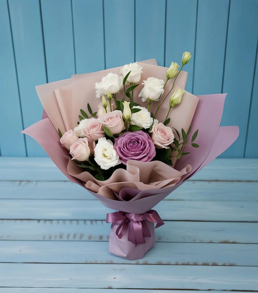 Букет цветов из: Розы и Лизиантусы в Совхозный